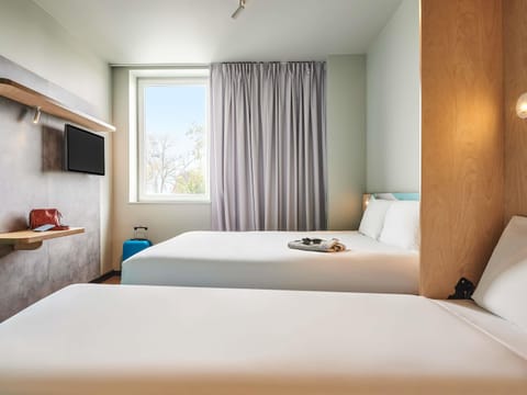 Triple Room, Multiple Beds | Free WiFi