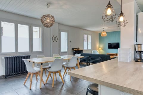 Table à manger pour des moments conviviaux ou de travail