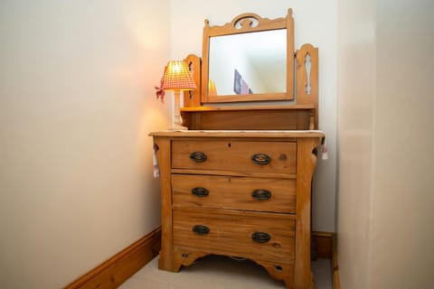 Twin bedroom with dressing table
