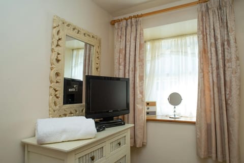 Double bedroom with TV