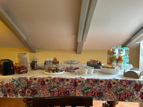 Triple Room, Non Smoking, Kitchenette | Private kitchen | Highchair