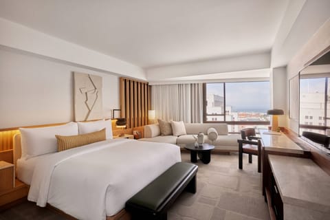 Executive Room, 1 King Bed, Non Smoking, Bay View | Frette Italian sheets, premium bedding, pillowtop beds, in-room safe