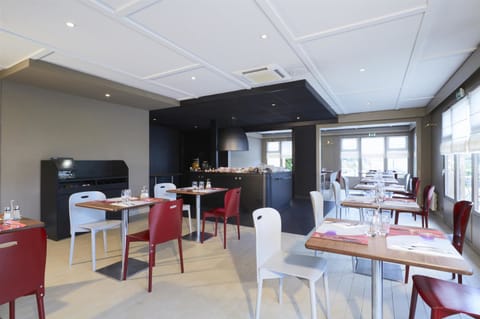 Lunch and dinner served, French cuisine