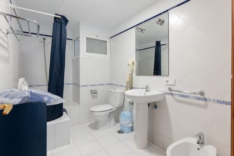 Economy Apartment | Bathroom | Hair dryer, bidet, towels