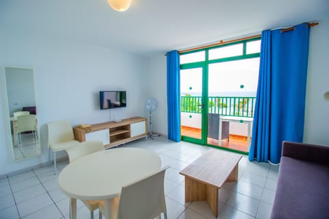 Superior Apartment, Sea View | Living room | TV