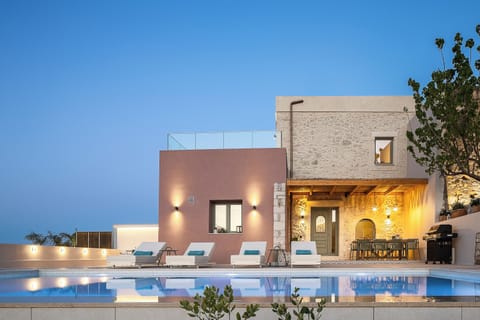 Balarina Residence features 4 beautifully appointed bedrooms, comfortably accommodating up to 8 guests