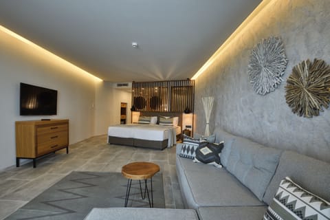 Junior Suite, Lateral Sea View | Free minibar, desk, laptop workspace, free WiFi