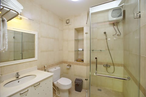 Bungalow, 1 Bedroom, Garden View | Bathroom | Shower, free toiletries, hair dryer, towels