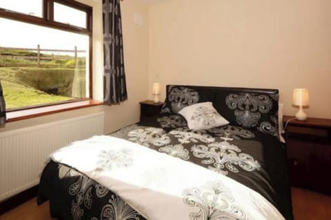 Cottage | 3 bedrooms, free WiFi, bed sheets