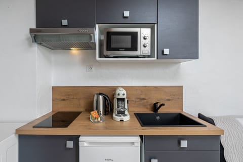 Premium Apartment, Mountain View (with shower) | Private kitchenette | Fridge, microwave, espresso maker, electric kettle