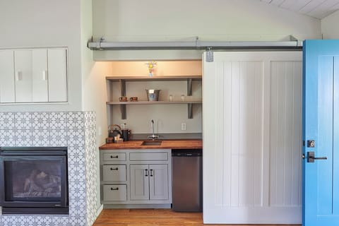 Microwave, coffee/tea maker