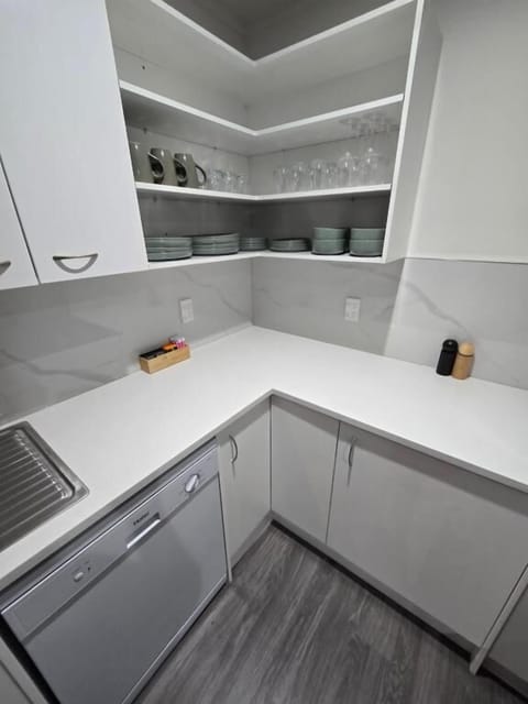 Classic Apartment, 2 Bedrooms, Kitchen | Free WiFi