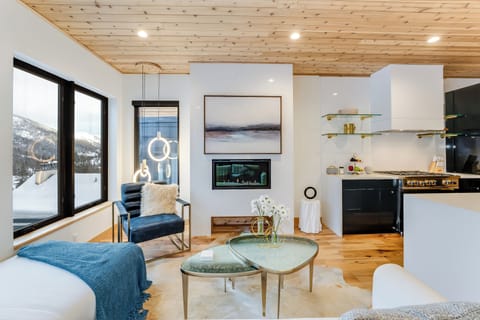 Relax and unwind | Upper Level