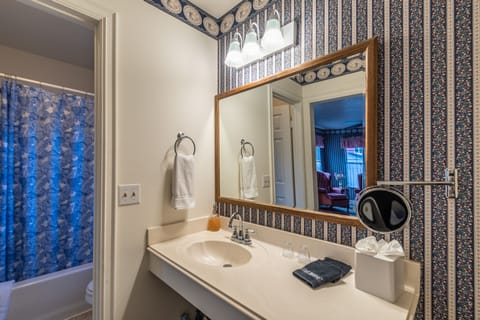 Snow | Bathroom | Free toiletries, hair dryer, towels