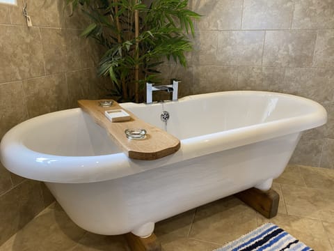 Free toiletries, bathrobes, towels