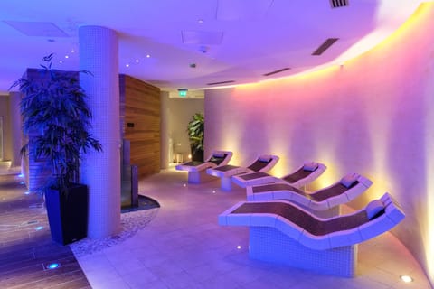 Sauna, spa tub, steam room, body treatments, aromatherapy, body wraps