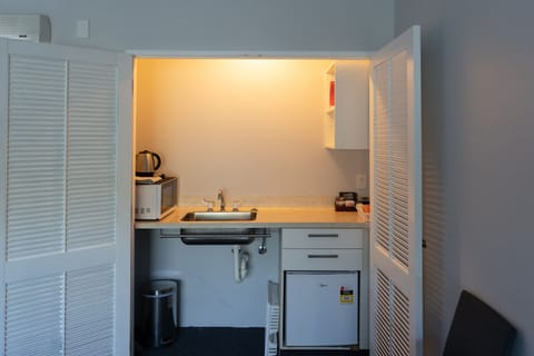 Superior Twin Room, Accessible | Private kitchen | Fridge, microwave, electric kettle, toaster