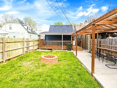 Fire Pit and Patio area