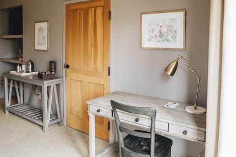 Suite 4 | Coffee and/or coffee maker