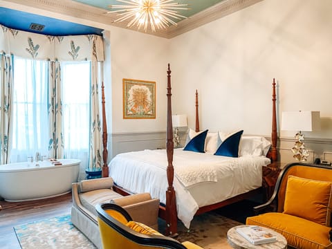 1 King Bed, Ensuite, (Bond Suite) | Egyptian cotton sheets, premium bedding, down comforters