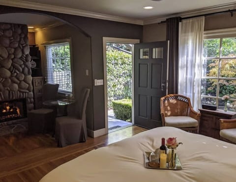 Deluxe Cottage, Ensuite (Laurel Cottage) | Egyptian cotton sheets, premium bedding, Select Comfort beds