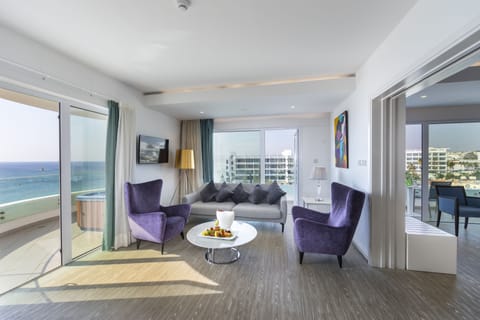 Grand Suite, Sea View (Outdoor Tub) | Living area | LED TV