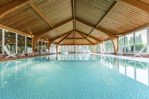 Indoor pool, sun loungers