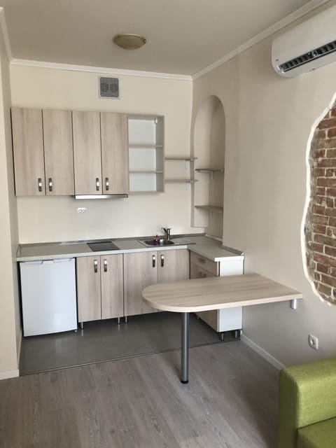 Apartment, 1 Bedroom | Desk, soundproofing, free WiFi