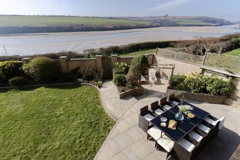 Outdoor space at Tide's Edge, Fistral, Cornwall, self catering with Beach Retreats.