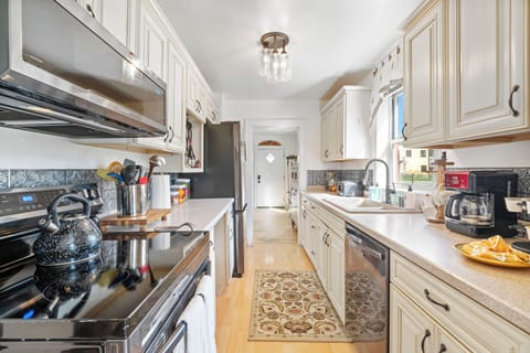 Fully equipped kitchen | Main Level
