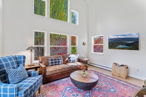 High Ceilings with Lots of Natural Lighting! | Main Floor