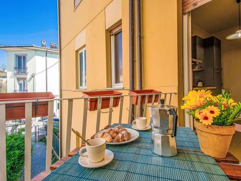 Outdoor Furniture, Garden, Outdoor Table, Chair, Shade, Landscaping, Backyard, Yard, Eco Hotel, Kitchen & Dining Room Table