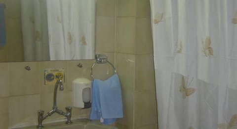 Standard Apartment, 1 Bedroom | Bathroom | Combined shower/tub, hair dryer