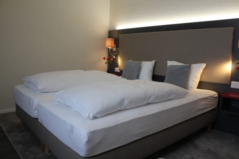 Double Room | Hypo-allergenic bedding, desk, free WiFi, bed sheets