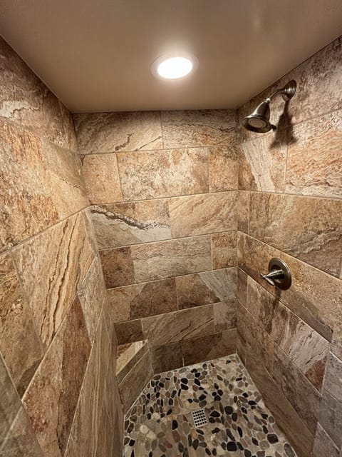 Deluxe Room, 1 King Bed (Sunset) | Bathroom | Free toiletries, hair dryer, bathrobes, slippers