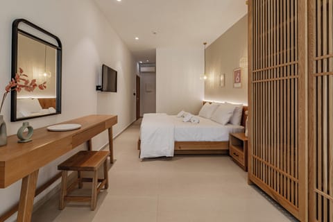 Signature Suite, Pool View | 1 bedroom, premium bedding, pillowtop beds, desk