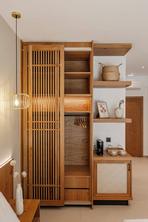 1 bedroom, premium bedding, pillowtop beds, desk