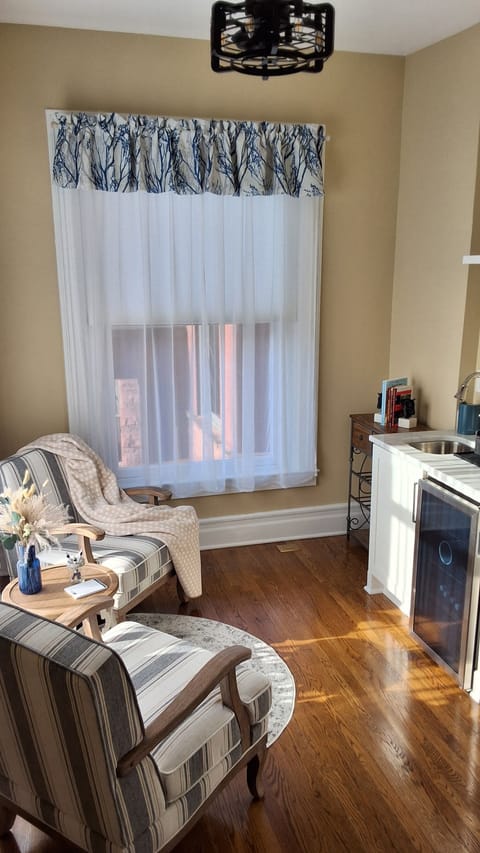 Superior Suite, 1 King Bed, Private Bathroom | Living area | 43-inch Smart TV with digital channels, Netflix, Hulu