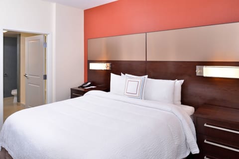 Suite, 2 Bedrooms | Premium bedding, down comforters, in-room safe, desk