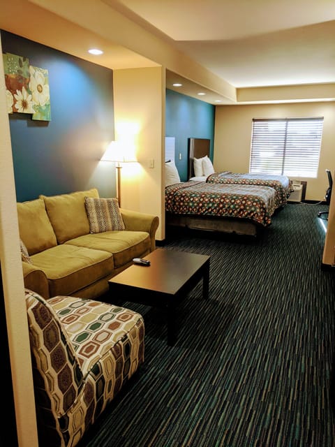Suite, Multiple Beds, Non Smoking | 1 bedroom, premium bedding, desk, soundproofing