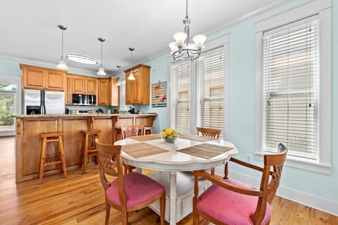 Share meals around the bright and charming dining table or grab a seat at the kitchen bar in this well-equipped open-concept space.