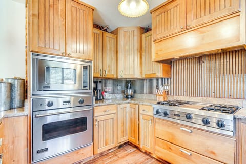 House (5 Bedrooms) | Interior