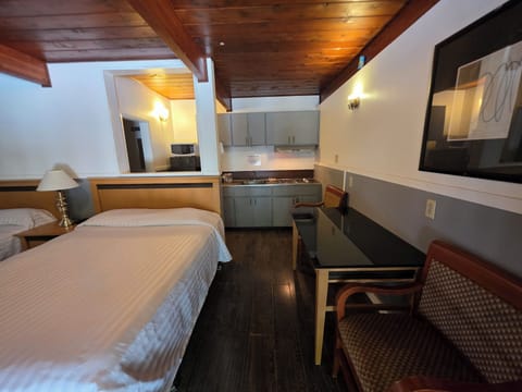 Double Room | Individually decorated, individually furnished, desk, laptop workspace