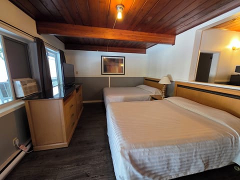 Double Room | Individually decorated, individually furnished, desk, laptop workspace