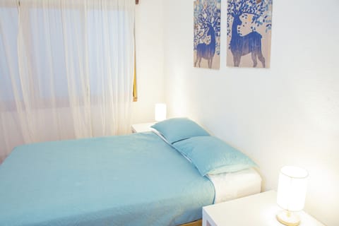 Economy Double Room | Individually decorated, free WiFi, bed sheets
