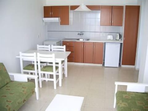 Apartment, 1 Bedroom, Sea View | Private kitchenette | Fridge, stovetop, coffee/tea maker, electric kettle