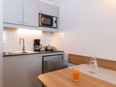 Comfort Studio, 1 Double Bed | In-room safe, desk, iron/ironing board, free WiFi