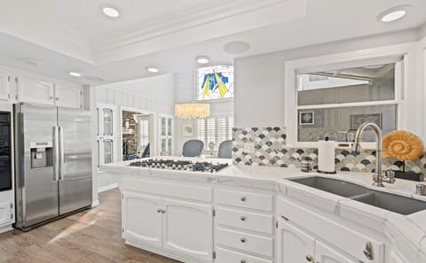 Super clean, well stocked and chef ready kitchen.