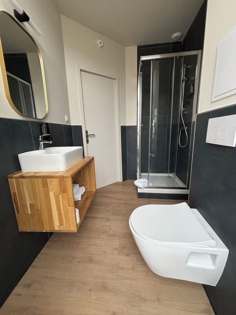 Comfort Double Room, City View | Bathroom