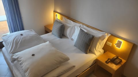 Superior Double Room, Balcony, Lake View | Desk, free WiFi